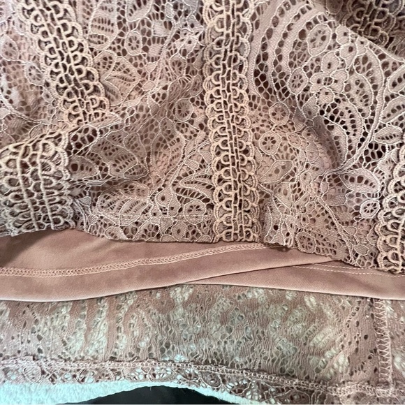 Cable & Gauge women's medium mauve color layered lace tank top - Picture 8 of 13